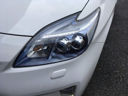 プリウス30系のヘッドライトをLEDに簡単に交換する方法:完全ガイド